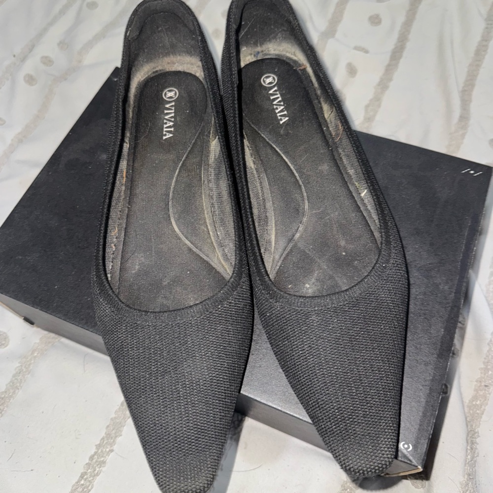 Women's Black Vivaia Flats